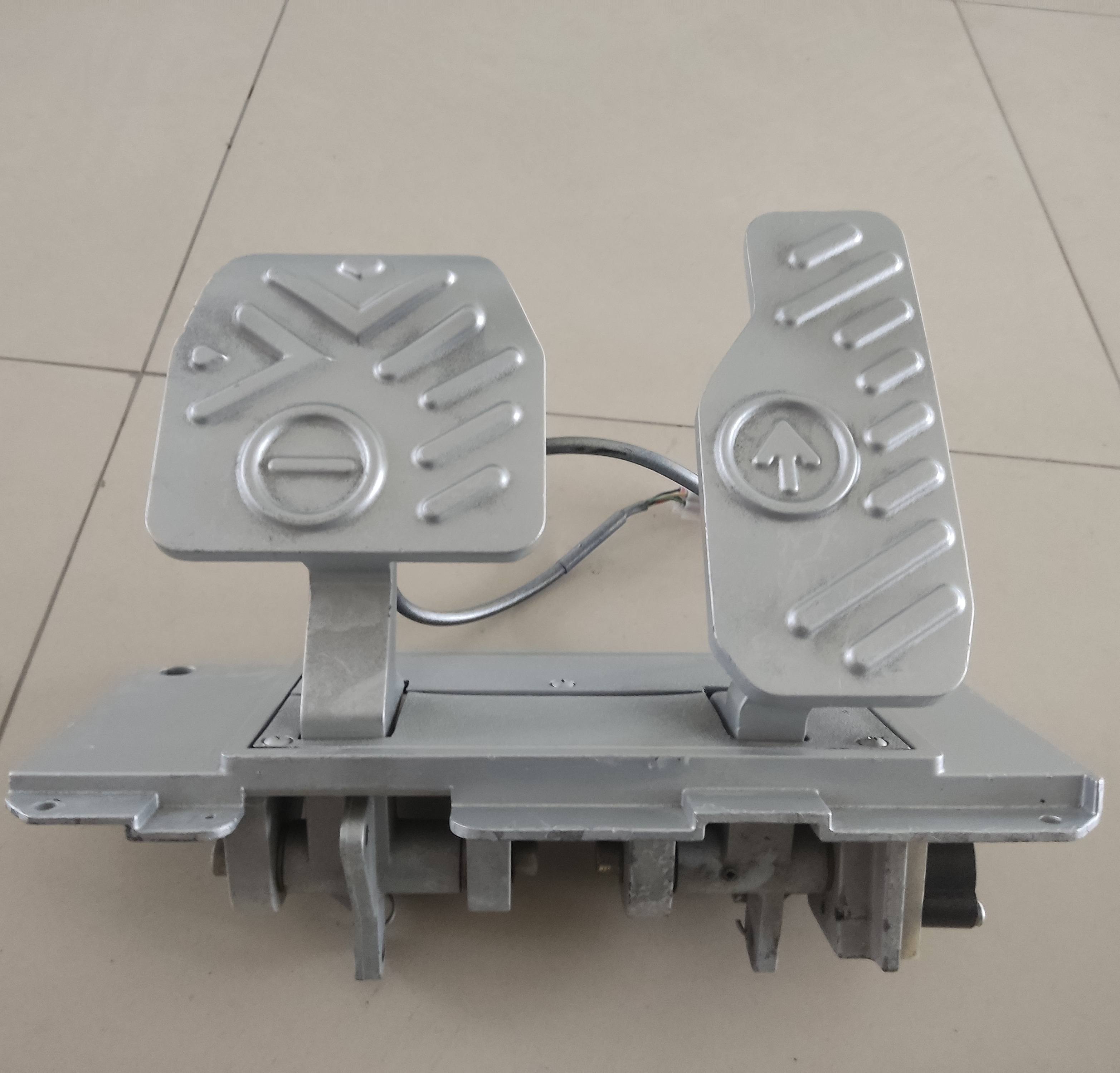 Педаль тормоза и газа в сборе